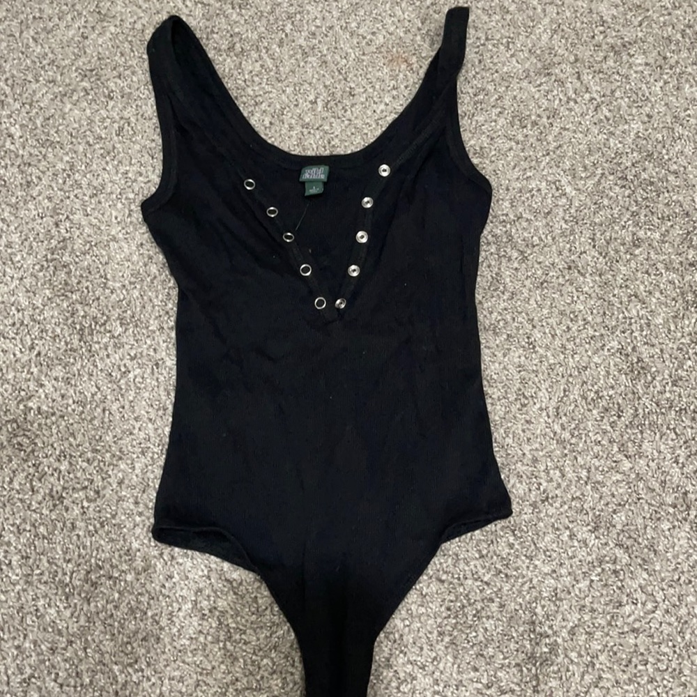Cute black button bodysuit 🖤